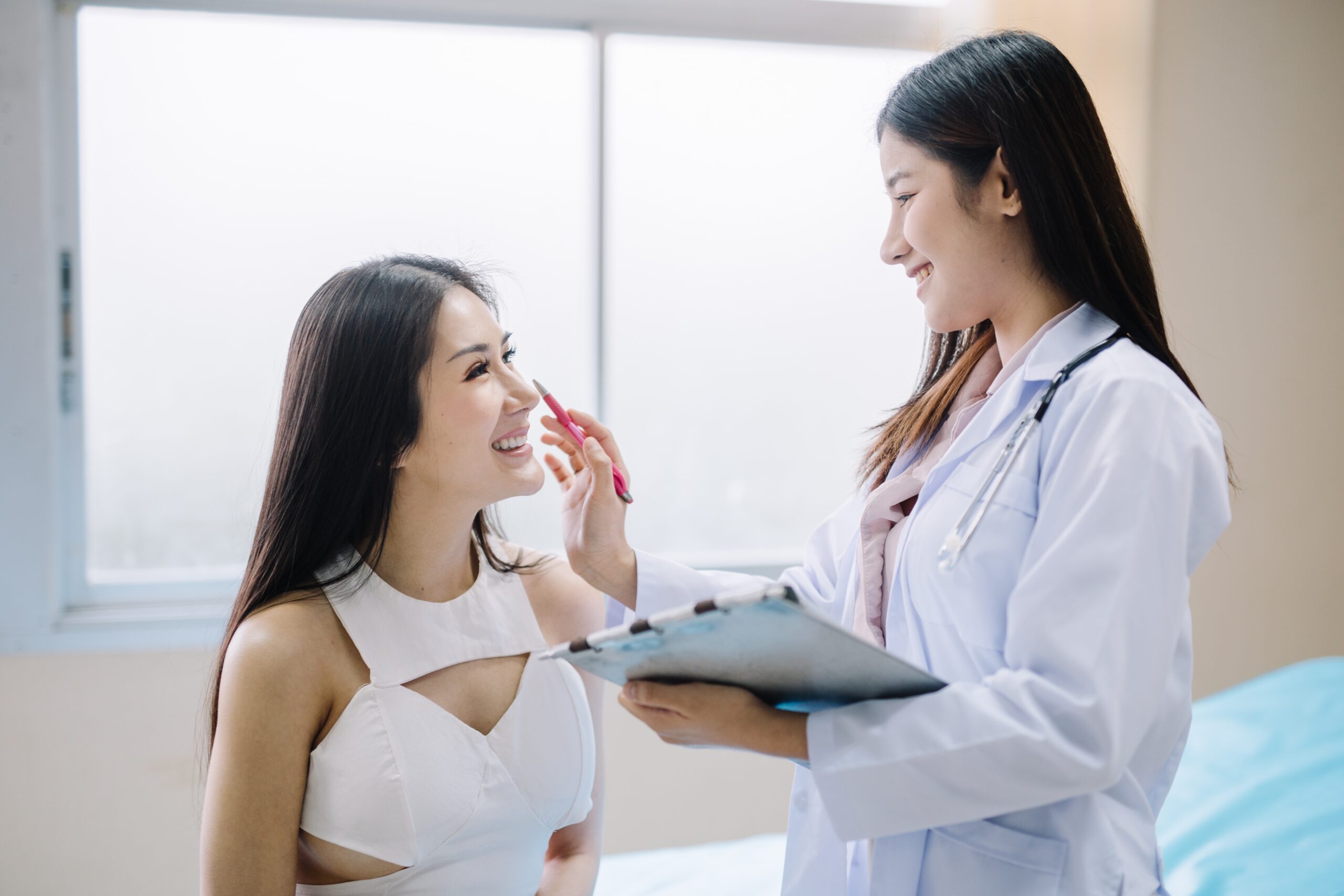 Image of a patient having a post-facelift consultation with a surgeon. The patient and the surgeon are engaged in a conversation, discussing the results of the facelift procedure and the patient's recovery progress.